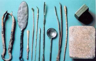 antichi-romani-dentista-strumenti