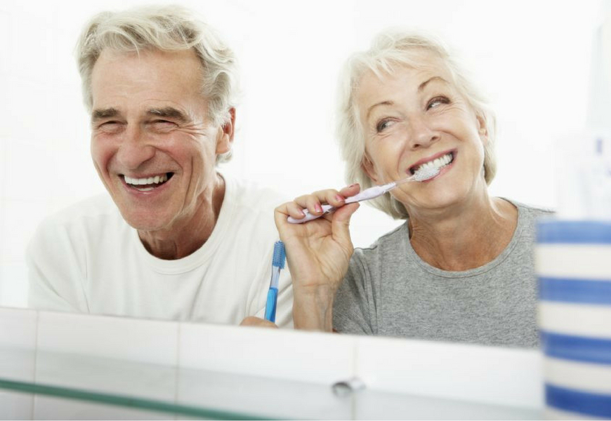 anziani-e-cura-dei-denti